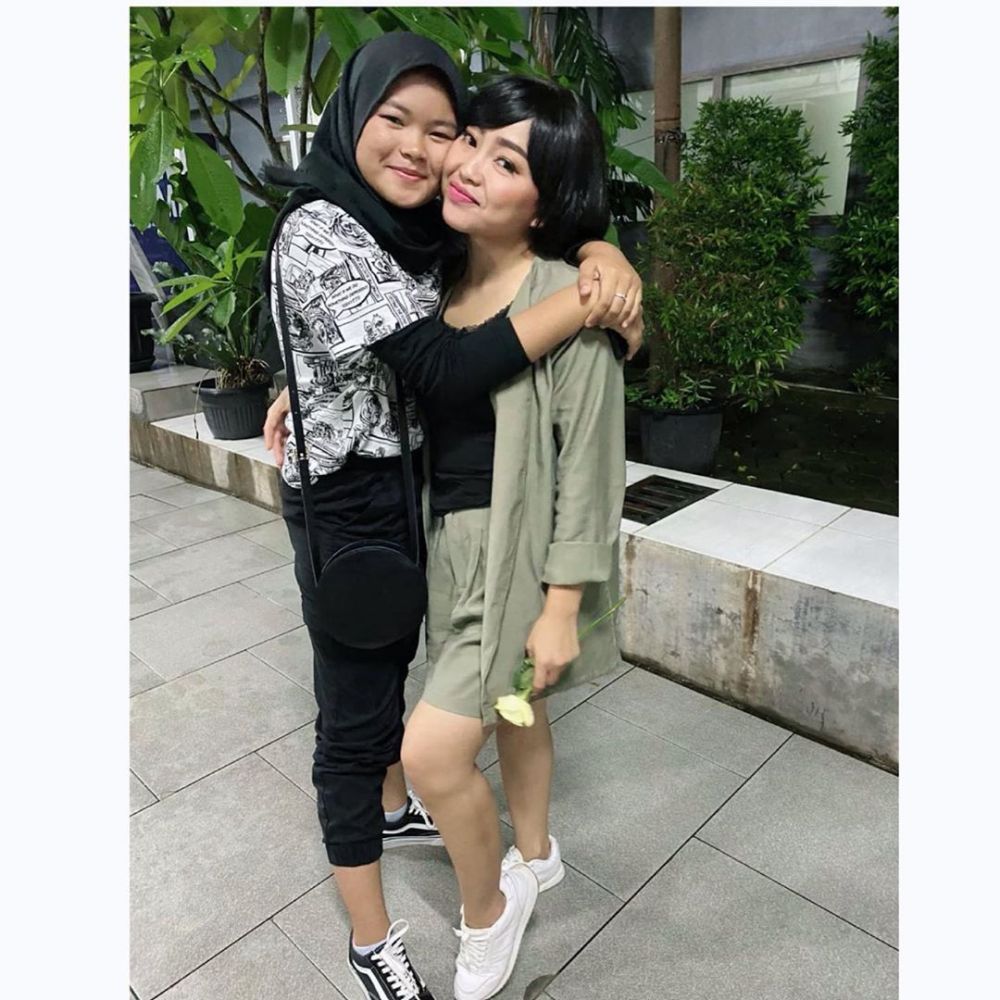 Sering tampil kocak, 12 gaya elegan Mpok Alpa ini bikin pangling