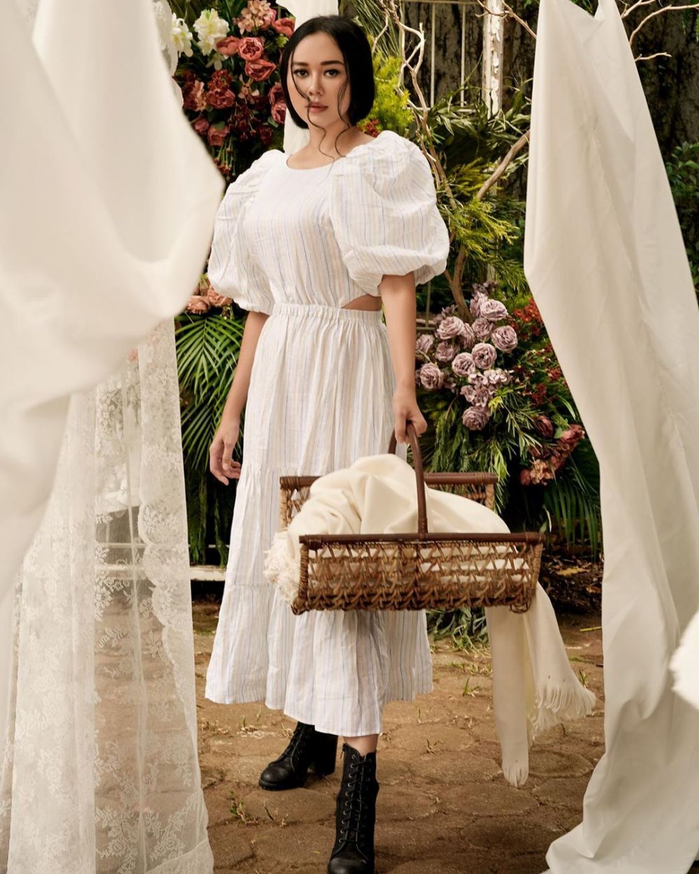 12 Pemotretan Aura Kasih dengan tema vintage, cantik bak boneka