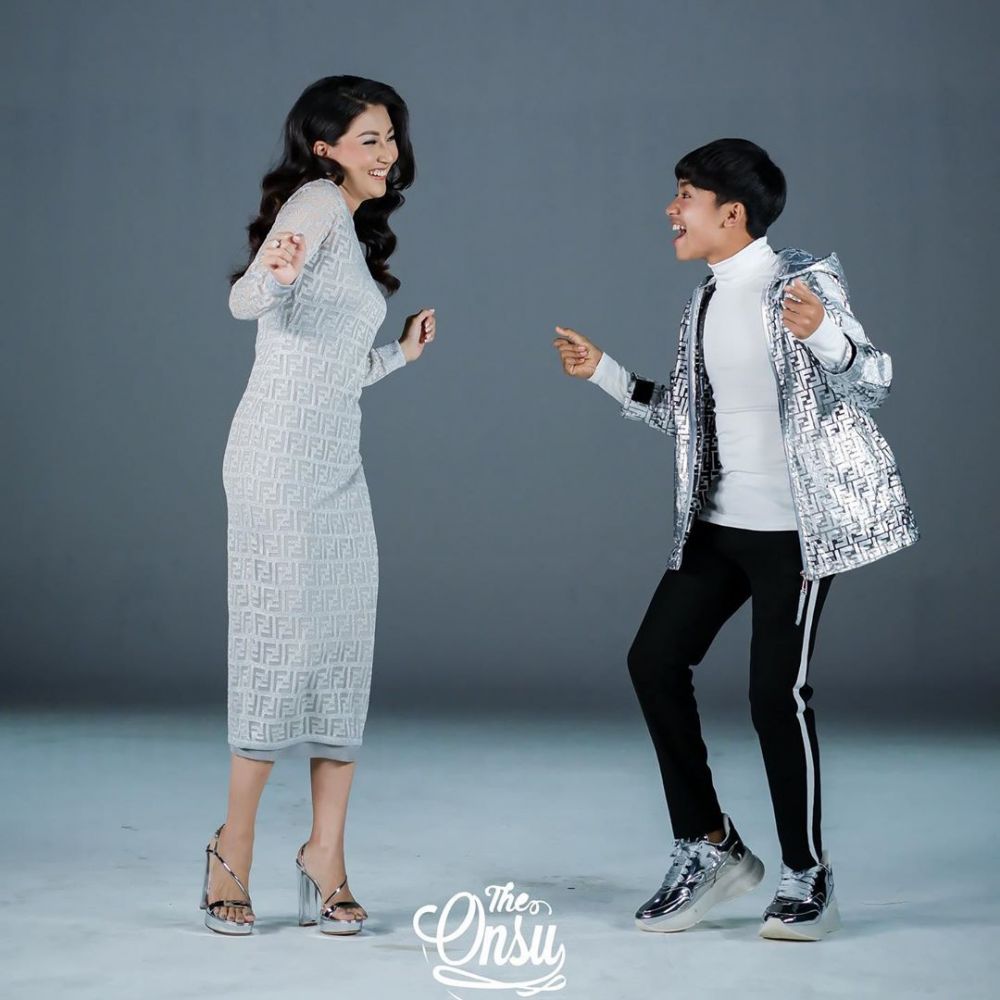 Beda gaya Betrand Peto di 7 video klipnya, makin stylish