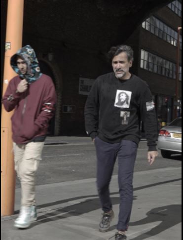  8 Potret terbaru keluarga Jeremy Thomas setelah menetap di London