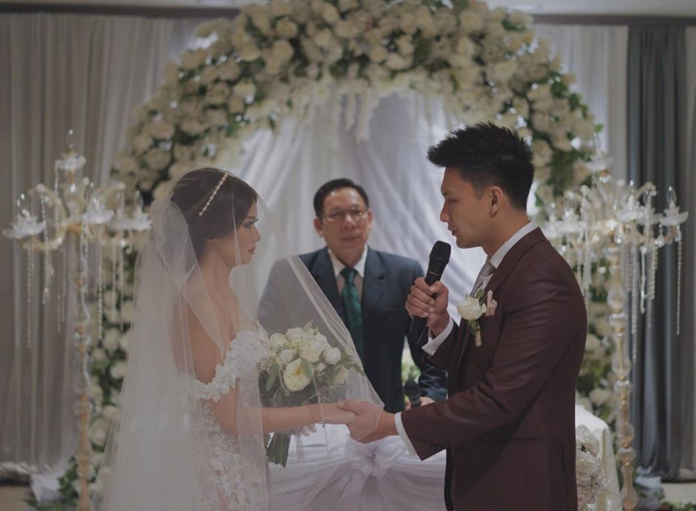 10 Momen mesra Fendy Chow dan istri, bak masih pacaran