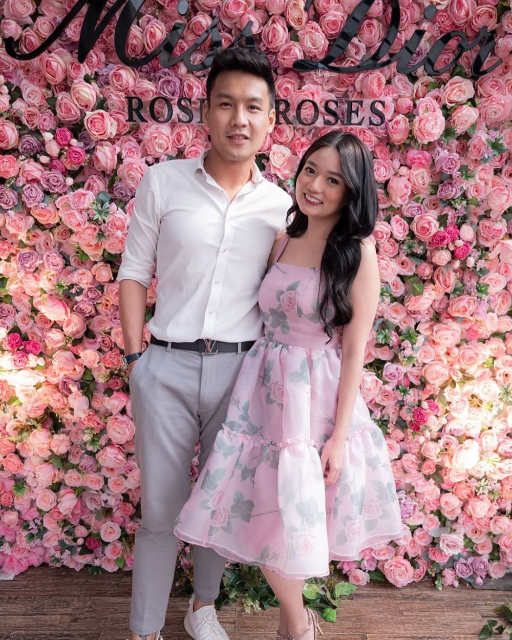 10 Momen mesra Fendy Chow dan istri, bak masih pacaran