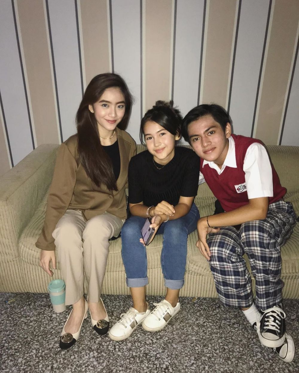 10 Pesona Natalie Zenn, pemeran guru di sinetron Dari Jendela SMP