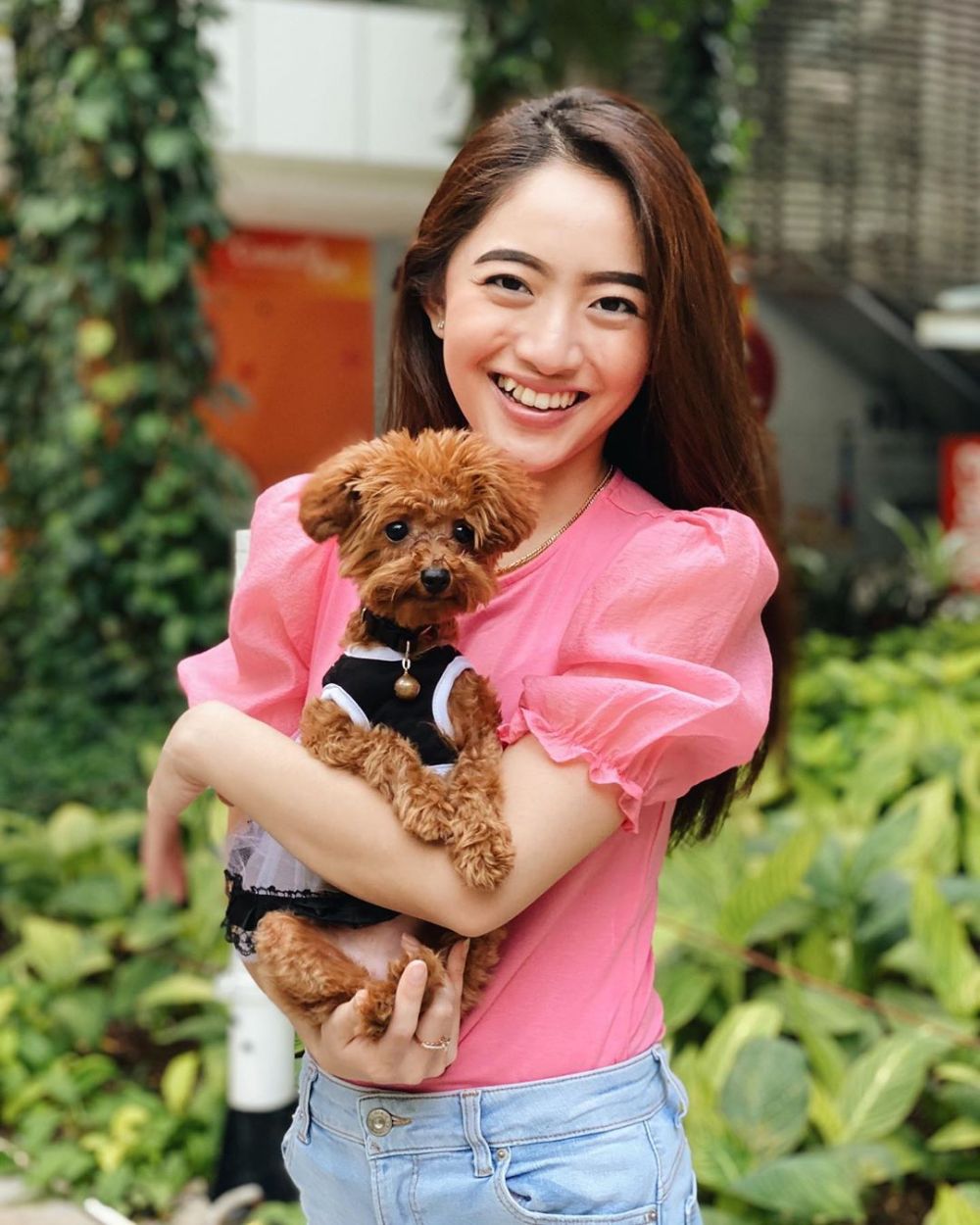 10 Pesona Natalie Zenn, pemeran guru di sinetron Dari Jendela SMP