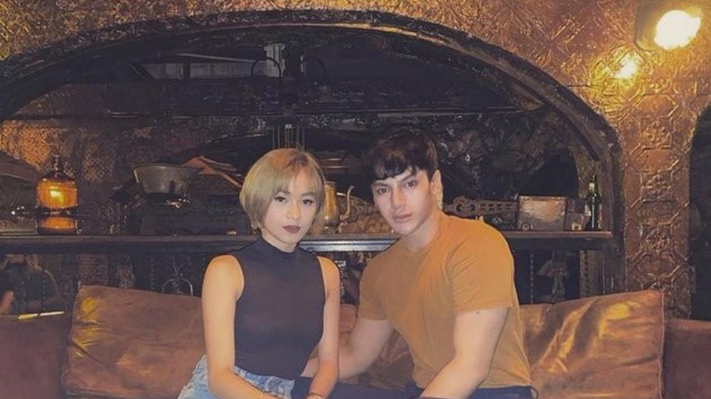 8 Potret mesra Dara The Virgin & kekasih, cincin di jari manis disorot