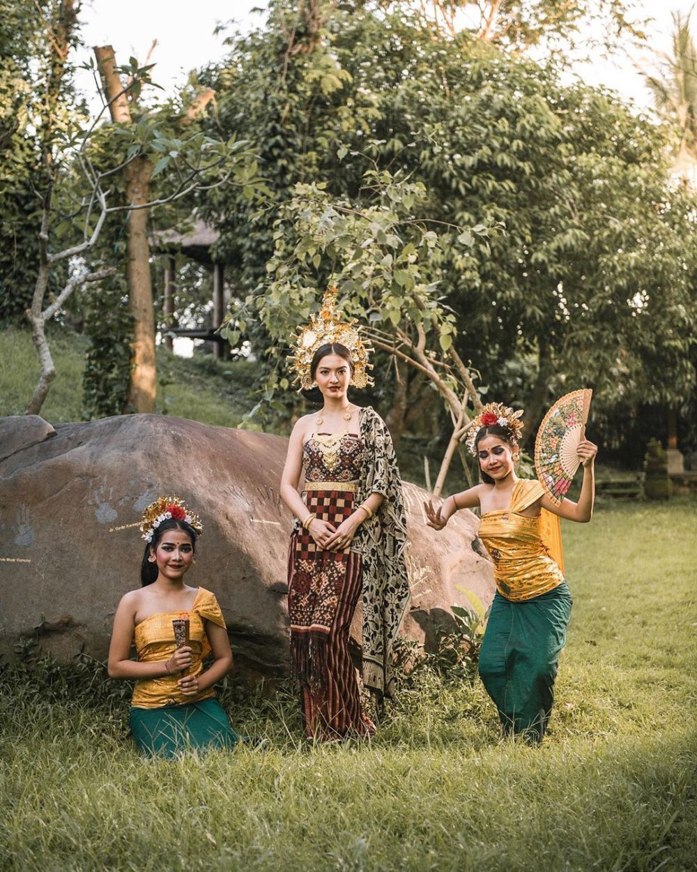 Momen 8 seleb di Hari Suci Galungan, menawan dan penuh kehangatan