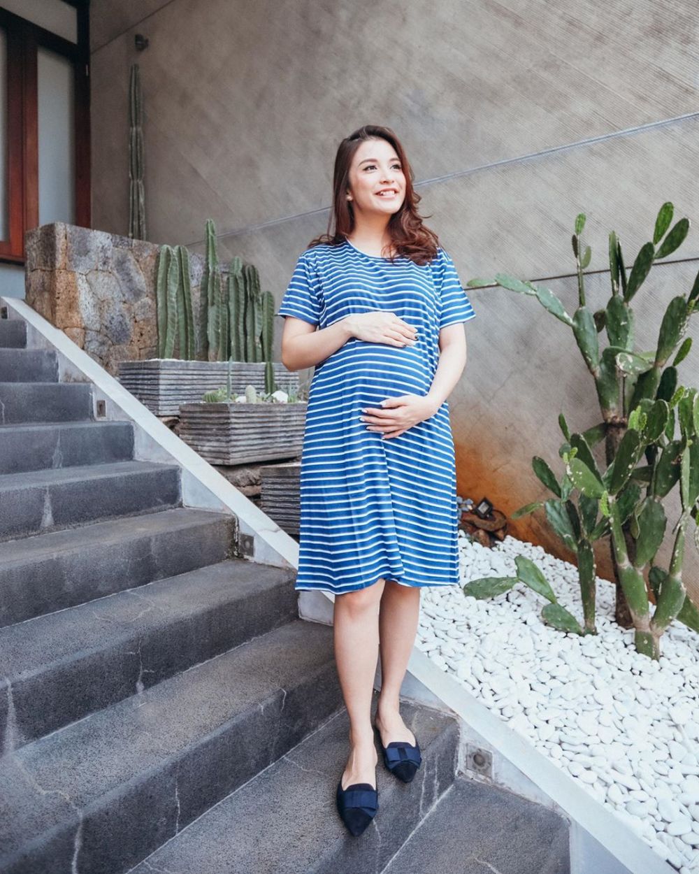 Outfit of the day 10 seleb pamer baby bump, simpel & memesona