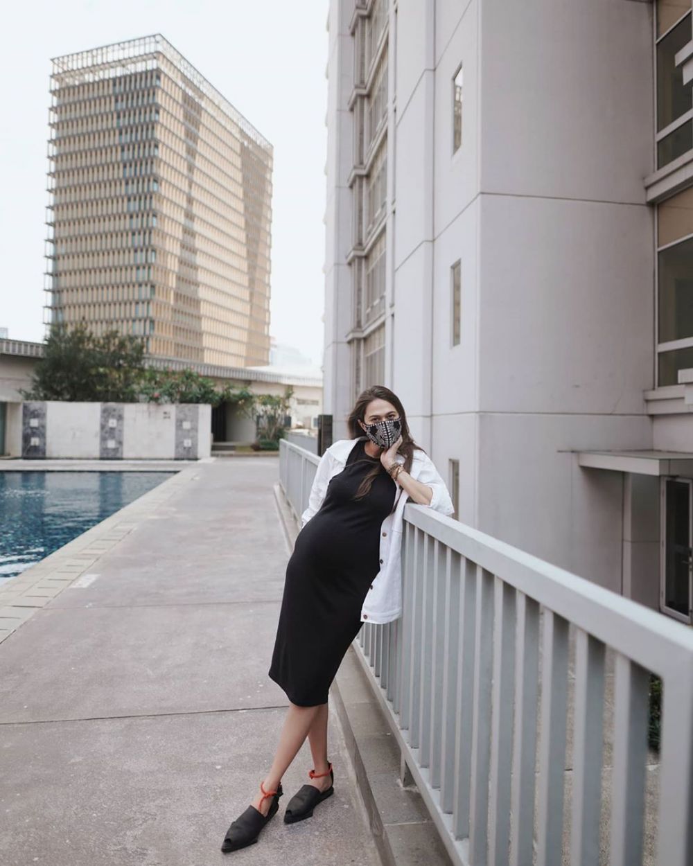 Outfit of the day 10 seleb pamer baby bump, simpel & memesona