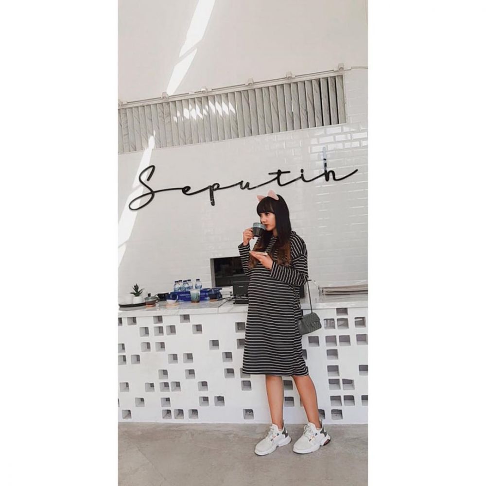 Outfit of the day 10 seleb pamer baby bump, simpel & memesona