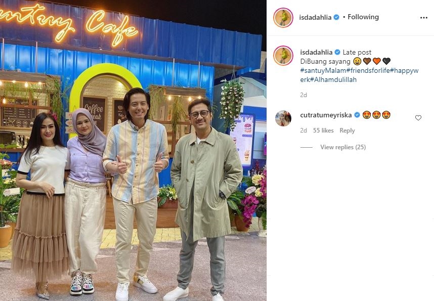 Foto bareng Iis Dahlia, penampilan Cut Meyriska jadi sorotan