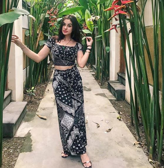 nora alexandra batik Instagram