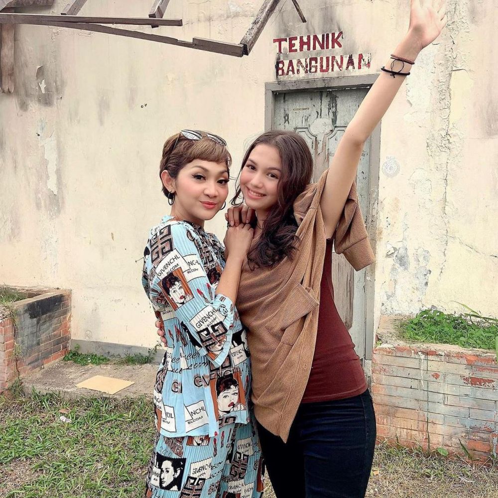 7 Potret akrab Windy Wulandari & Saskia Chadwick, bak anak kandung