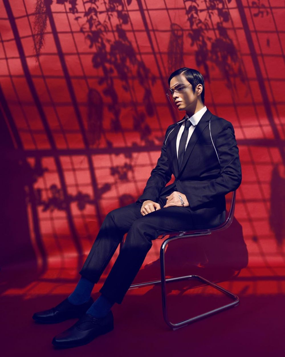 Tampil beda, 10 potret Angga Yunanda kenakan jas ini karismatik