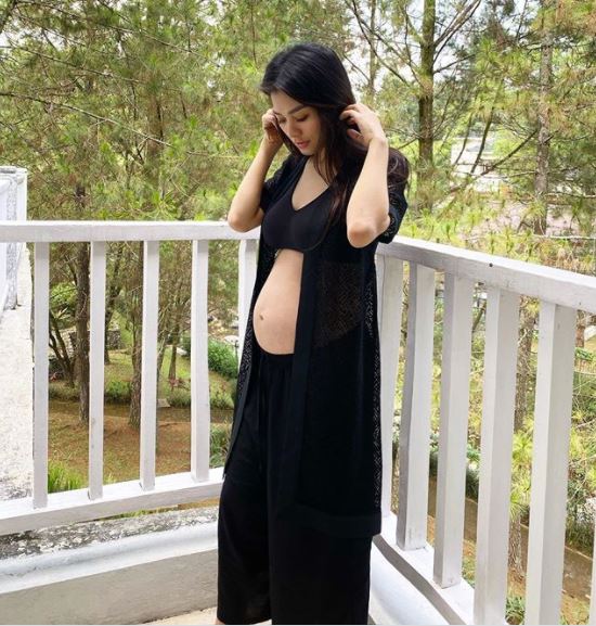 Momen Adinda Bakrie umumkan kehamilan anak ketiga, memesona