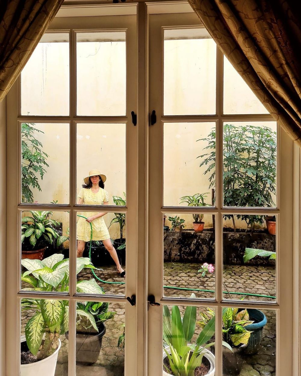 7 Penampakan rumah Yuki Kato, cozy bernuansa putih