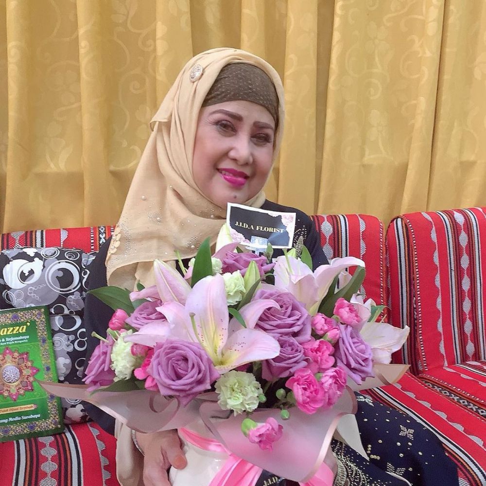 Dua minggu lebih dirawat di RS, Elvy Sukaesih sembuh dari Covid-19