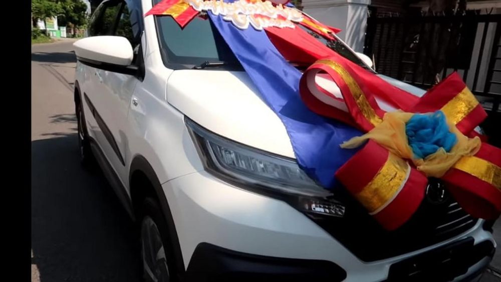 7 Momen Kekeyi beri kejutan ultah untuk sang ibu, kado mobil mewah