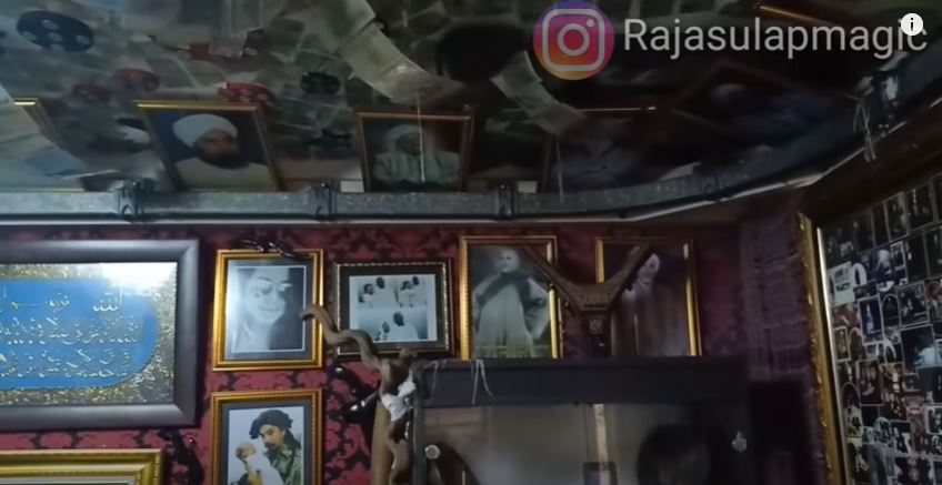 9 Penampakan rumah Limbad, koleksi mobil di garasi curi perhatian