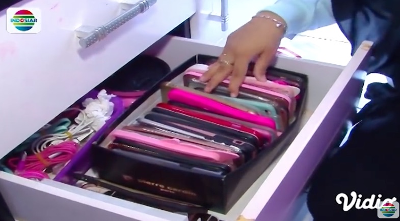 8 Penampakan kamar tidur Putri D'Academy, serba pink