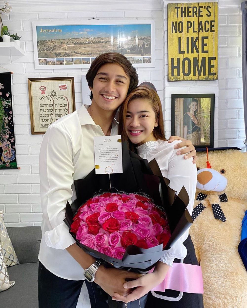 6 Momen bahagia Felicya Angelista usai sidang skripsi, penuh kejutan