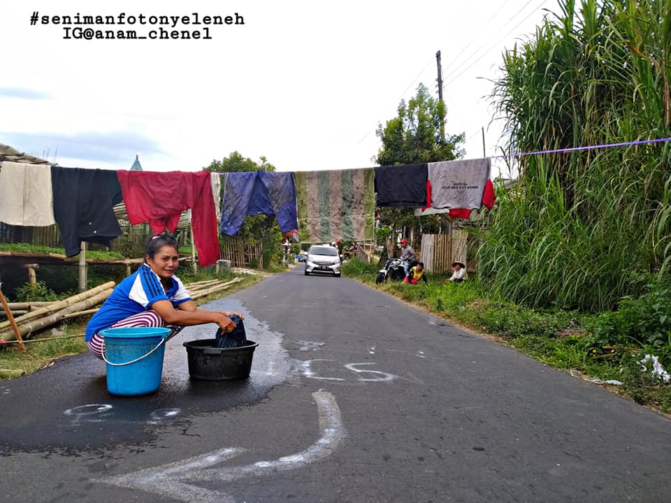 11 Aksi kocak orang saat disuruh nyuci, pengen garuk tembok