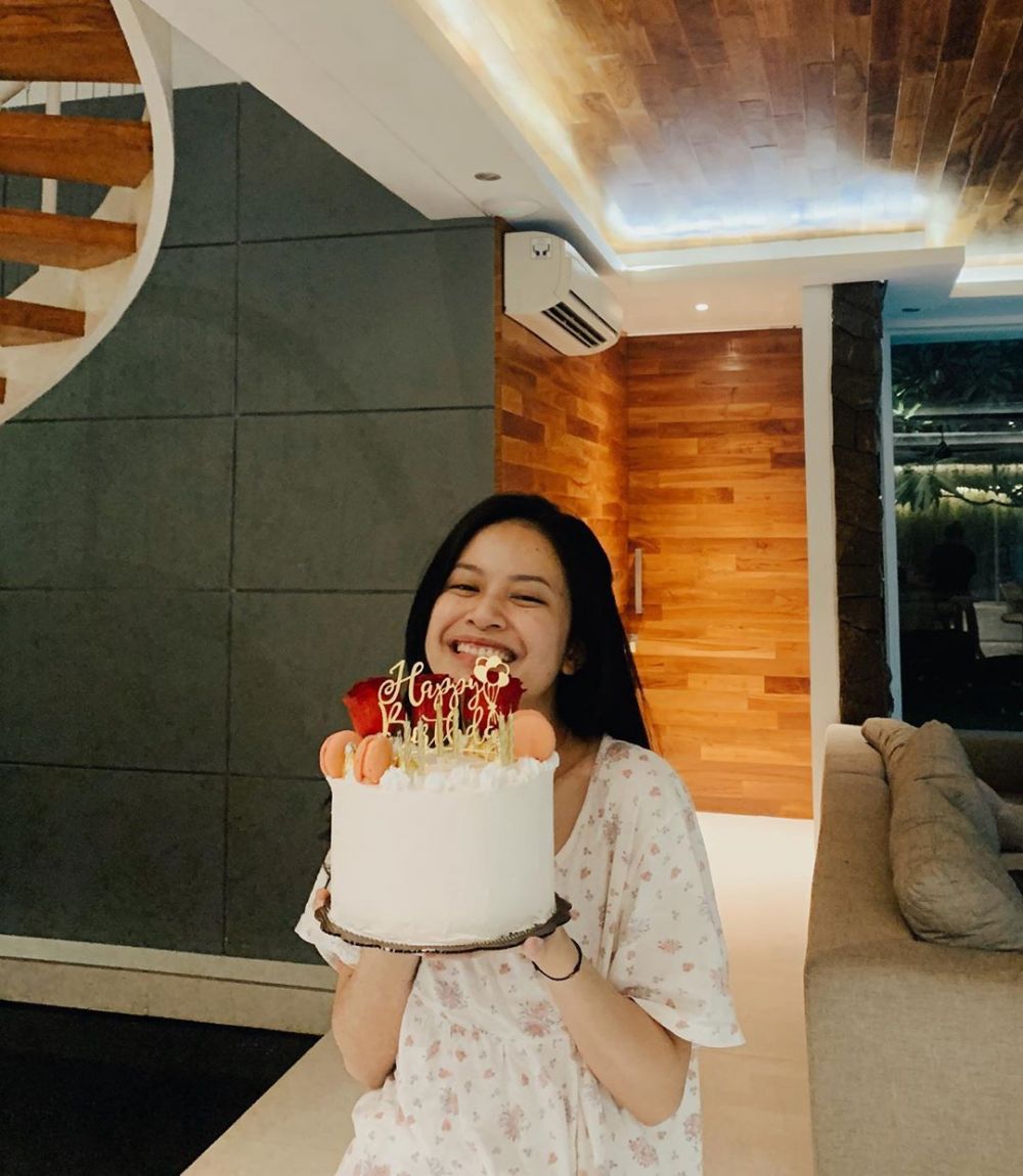 10 Momen ultah Hanggini, kehadiran Junior Roberts jadi sorotan