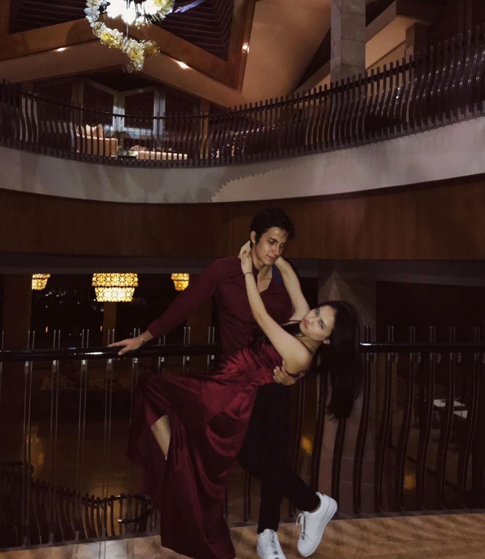 10 Momen ultah Hanggini, kehadiran Junior Roberts jadi sorotan