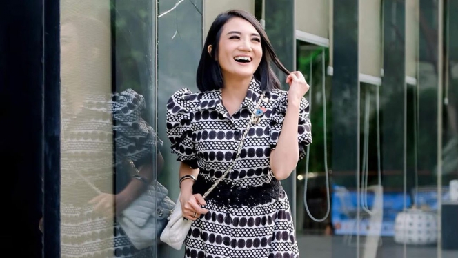 7 Potret terbaru Kiki Amalia dengan busana lebih tertutup, manglingi