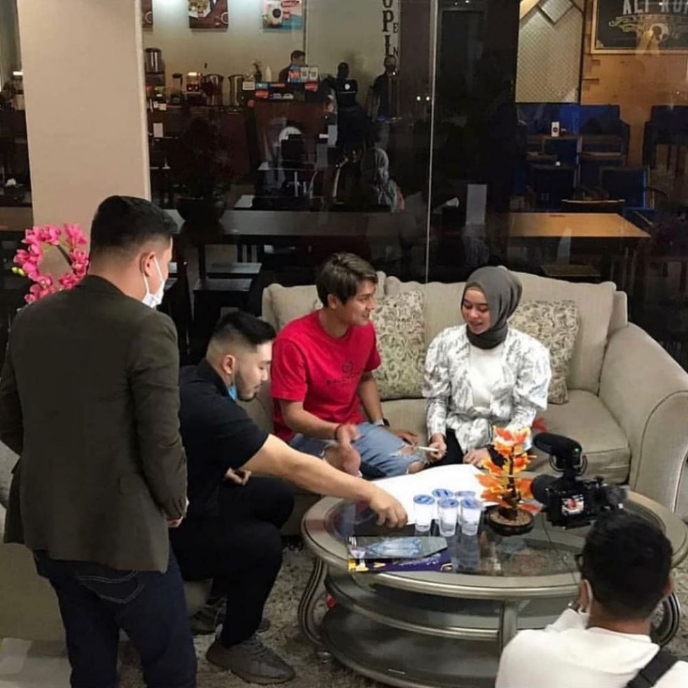 8 Momen Rizky Billar beri kejutan apartemen untuk Lesty Kejora
