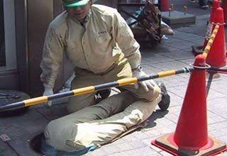 12 Aksi totalitas tukang bangunan saat kerja, bikin salut