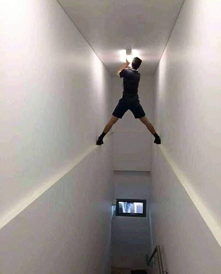 12 Aksi totalitas tukang bangunan saat kerja, bikin salut