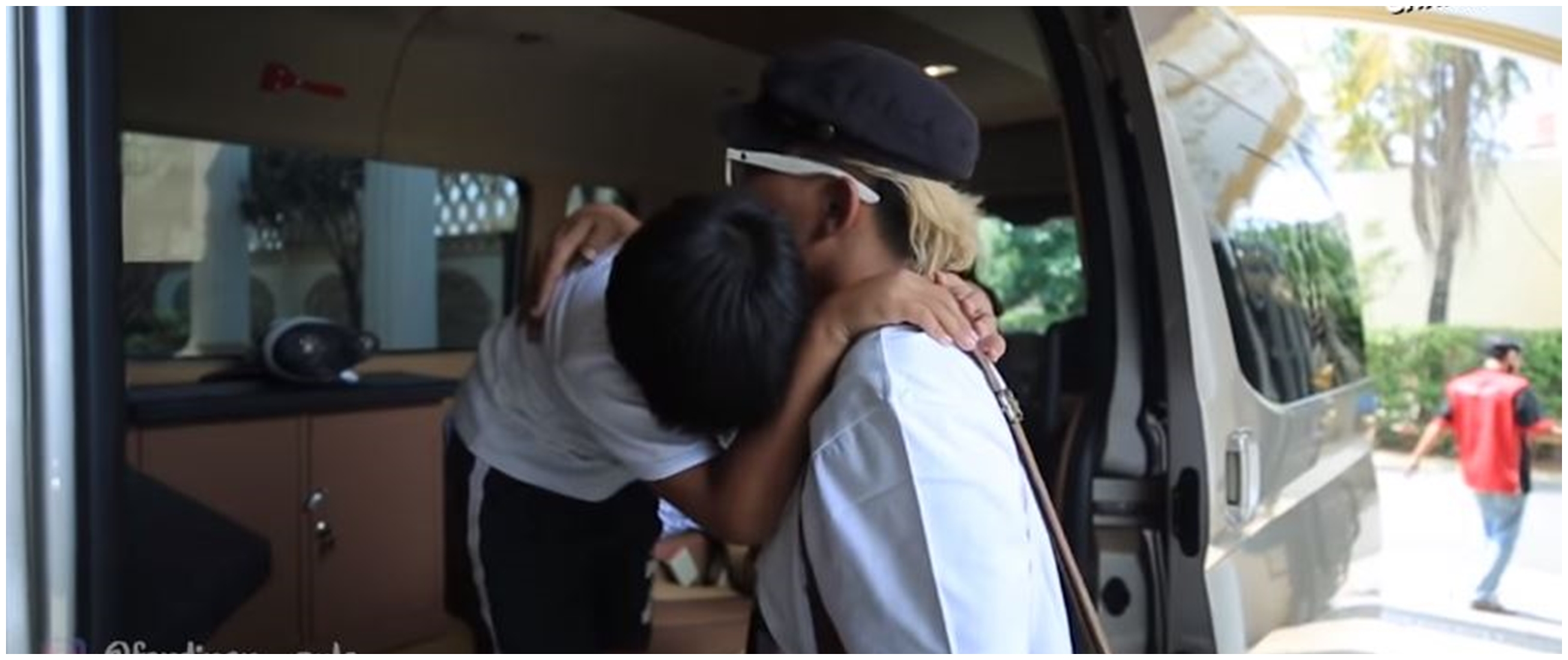 11 Potret mobil baru Sule untuk anak bungsu, bak rumah berjalan