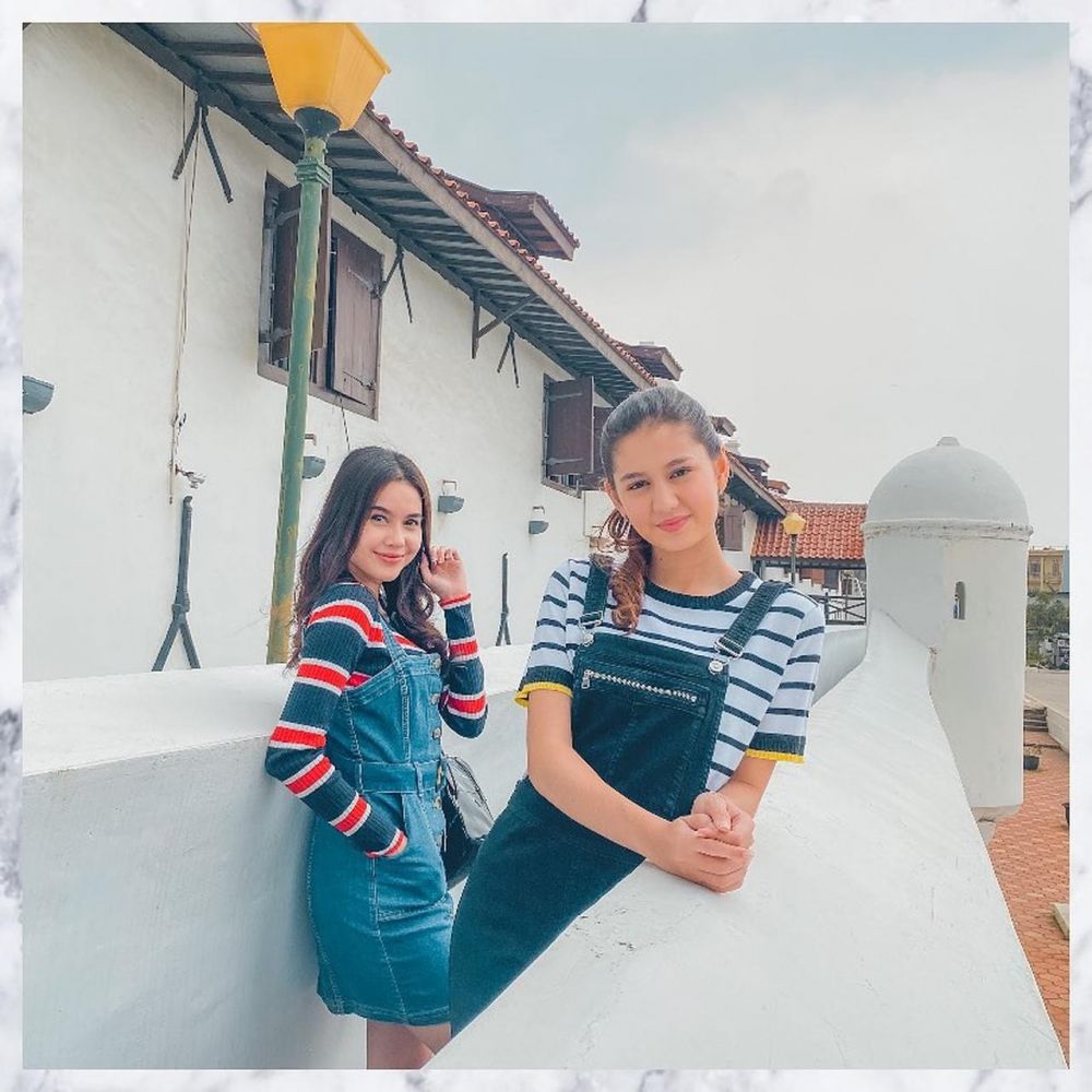 7 Potret kedekatan Bella Nurmala & Zoe Jackson di luar syuting, akrab