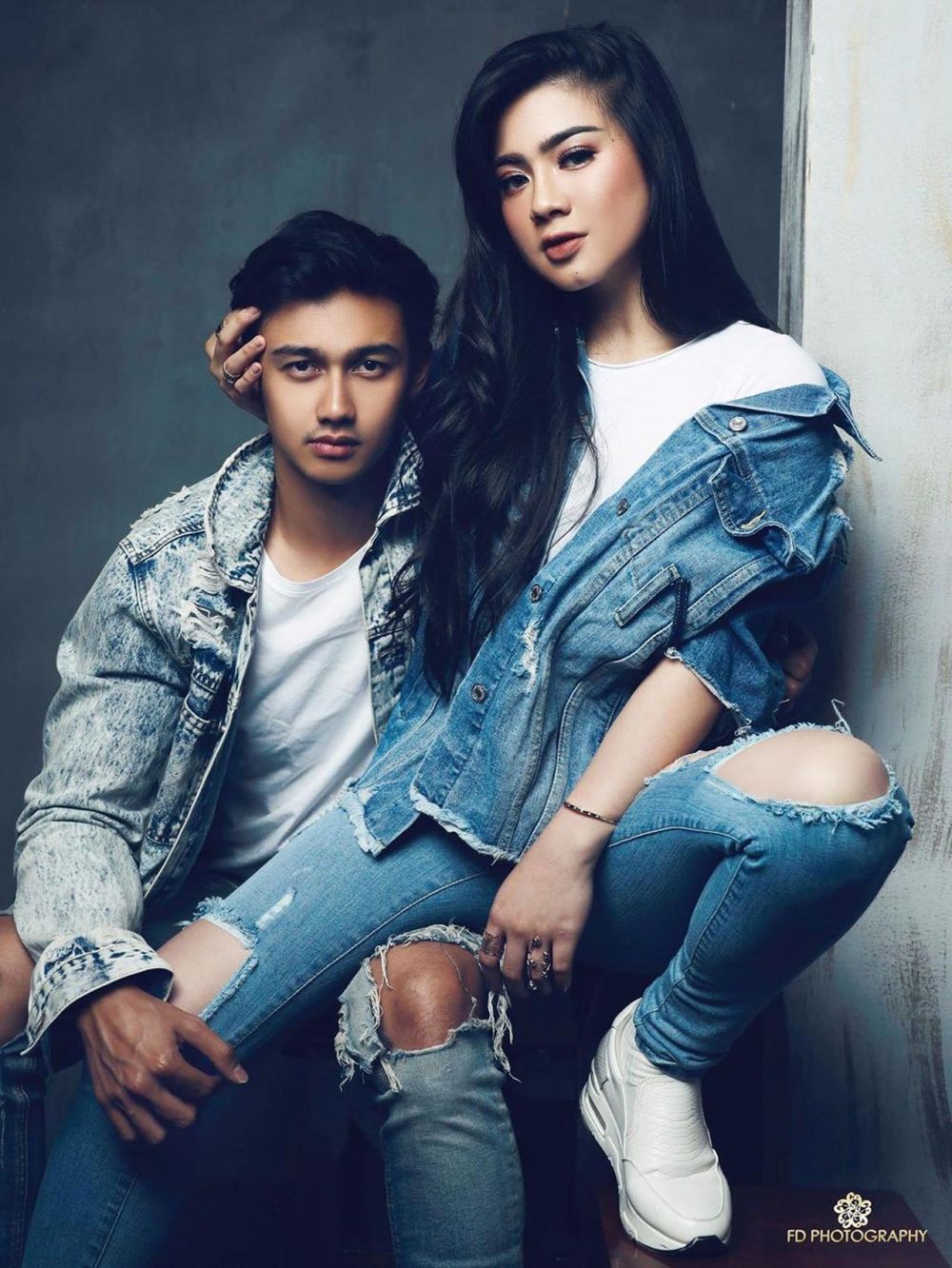 Gaya 14 pasangan seleb pemotretan berkonsep kasual