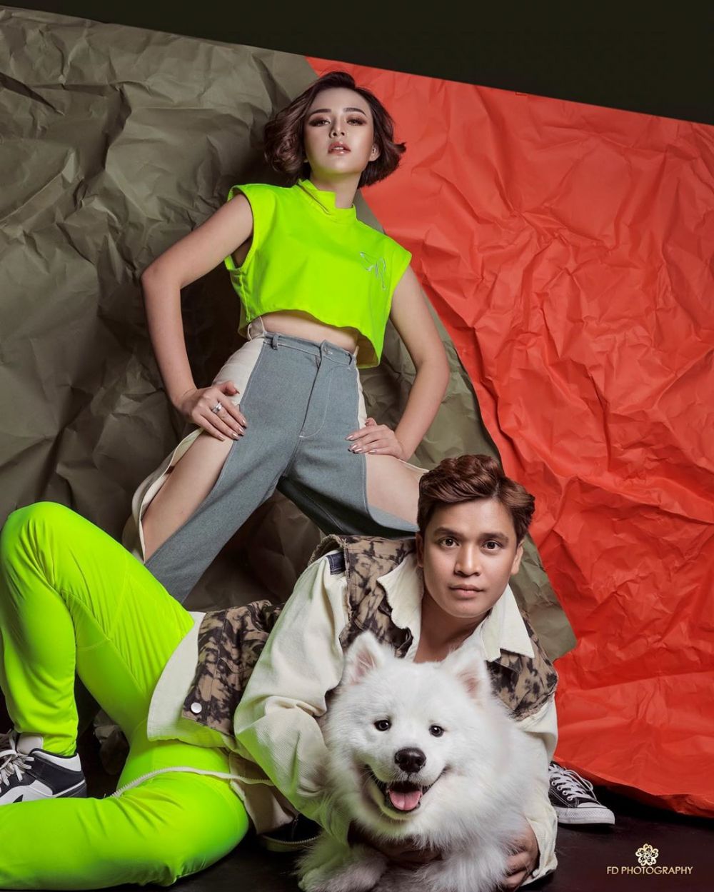 Gaya 14 pasangan seleb pemotretan berkonsep kasual