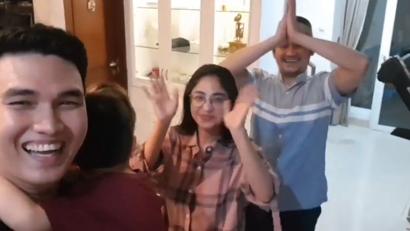 10 Momen keakraban Aldi Taher dan suami Dewi Perssik