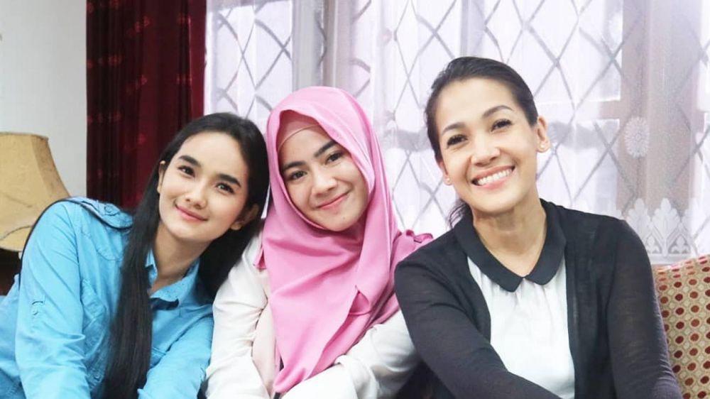 8 Potret kedekatan Felicya Angelista, Mieke Amalia dan Faby Marcelia