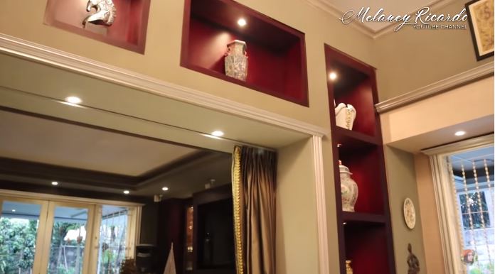 15 Potret rumah Phillip Jusuf, furniturnya dari badan pesawat