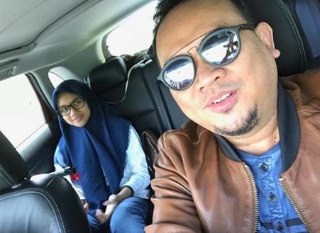 Jarang tersorot, ini 7 momen Cak Lontong bareng putrinya