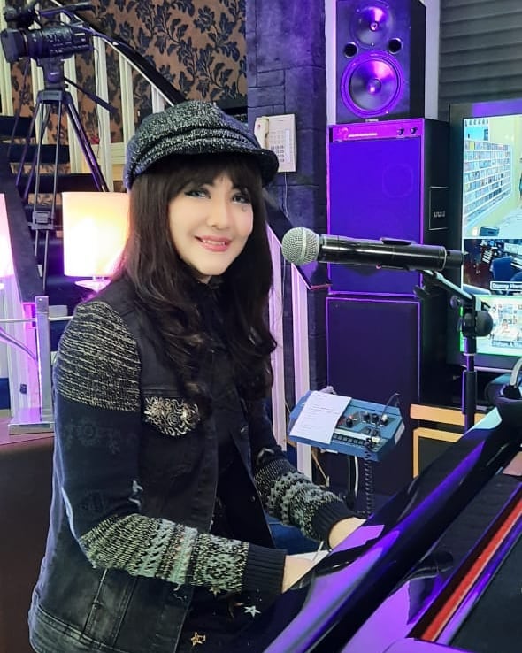 Berusia 50-an tahun, 10 penyanyi cantik ini tetap cantik & awet muda