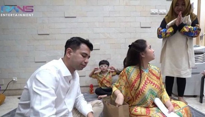 5 Hadiah mewah Nagita & Raffi untuk pengasuh Rafathar, bikin melongo