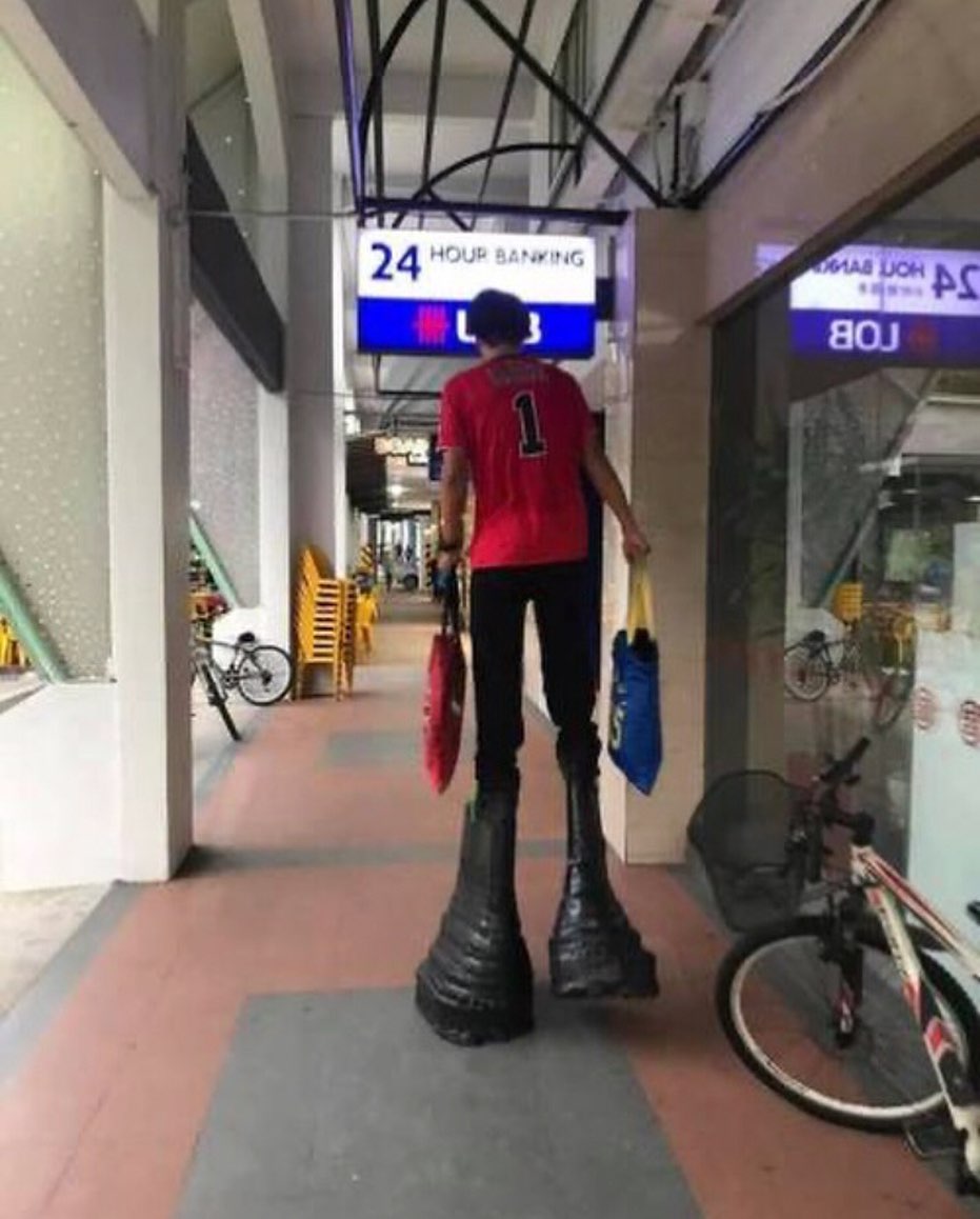 10 Potret fashion item ini ukurannya nggak kira-kira