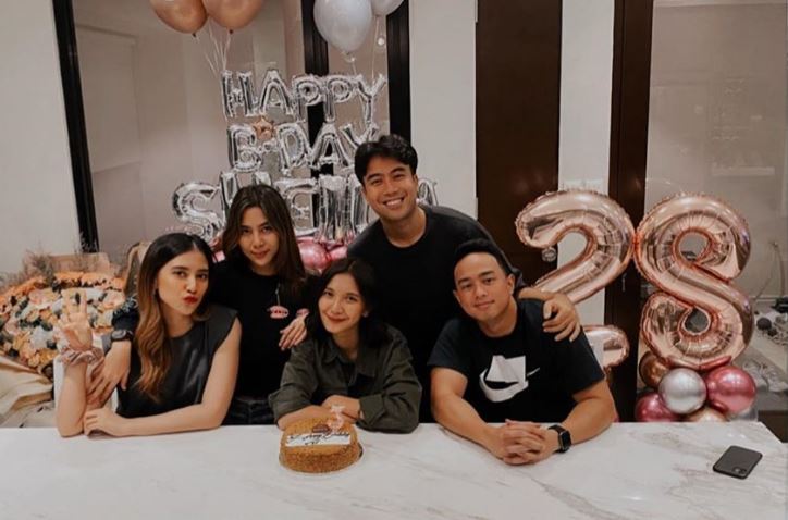 10 Momen perayaan ultah Sheila Dara, dapat kejutan dari Vidi Aldiano