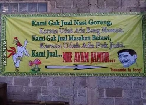 10 Spanduk jualan nasi goreng ini bikin pembeli cekikikan