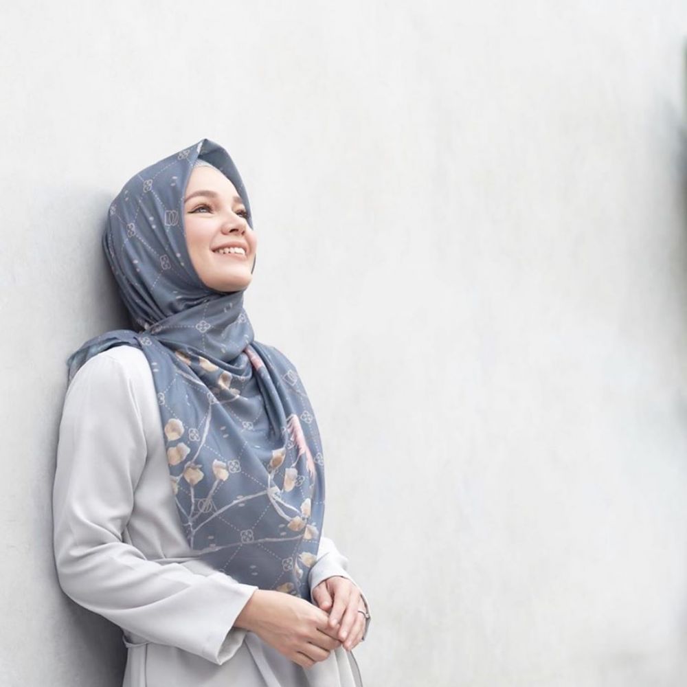 Penampilan 11 seleb mualaf saat berhijab, anggun memesona