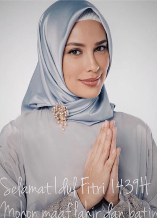 Penampilan 11 seleb mualaf saat berhijab, anggun memesona