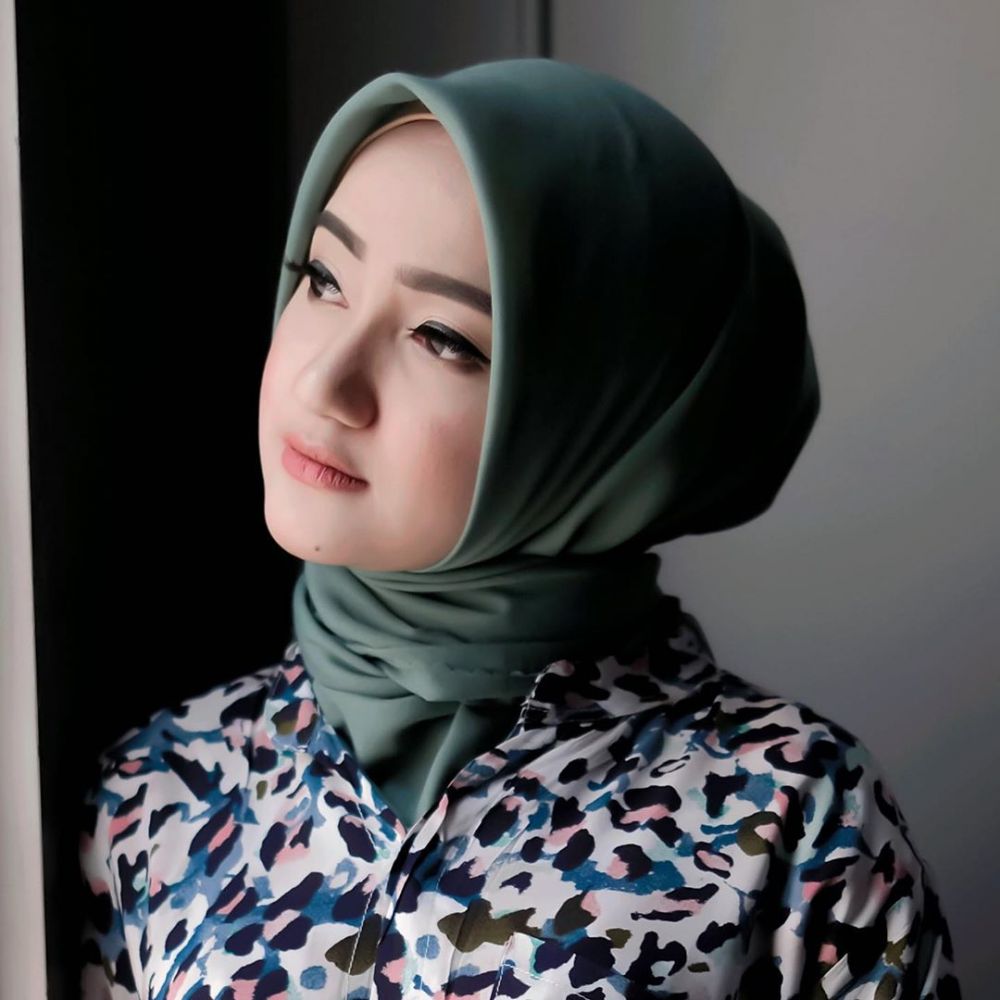 Penampilan 11 seleb mualaf saat berhijab, anggun memesona