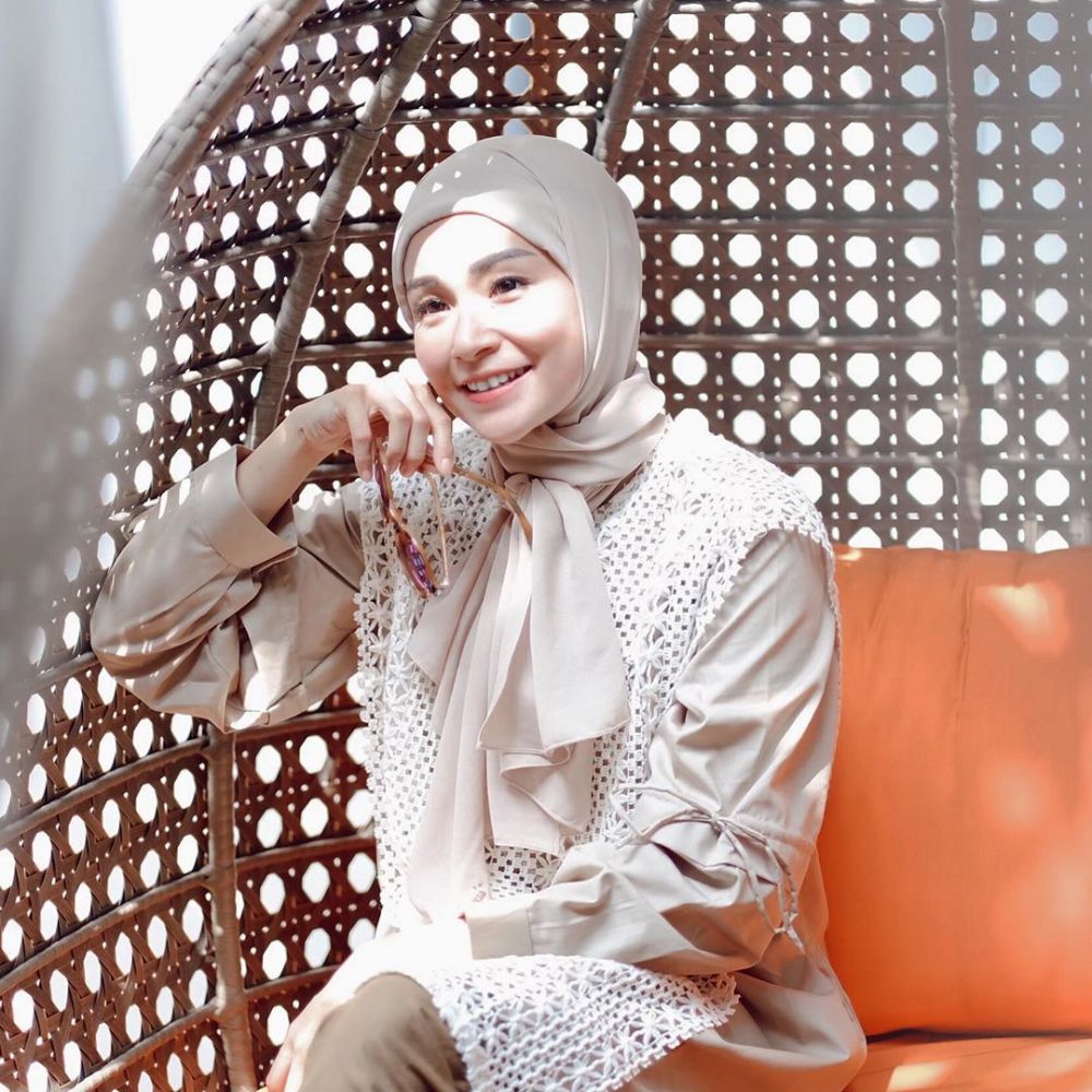 Penampilan 11 seleb mualaf saat berhijab, anggun memesona