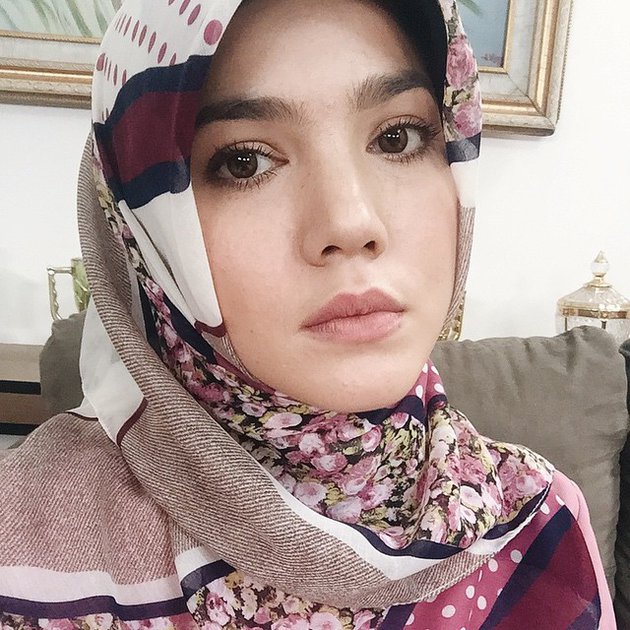 Penampilan 11 seleb mualaf saat berhijab, anggun memesona