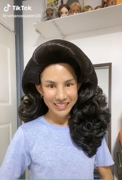 10 Gaya wig antimainstream ini bikin kamu melongo, heboh banget